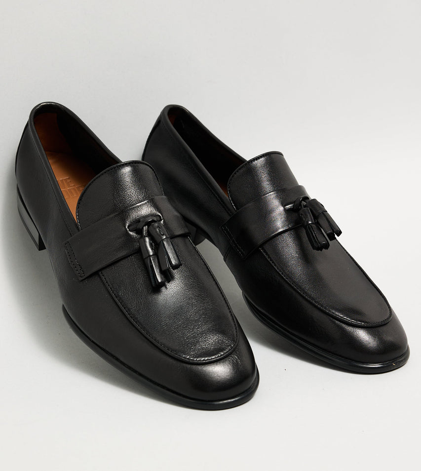 Swifton Men's Black Loafers — rear view