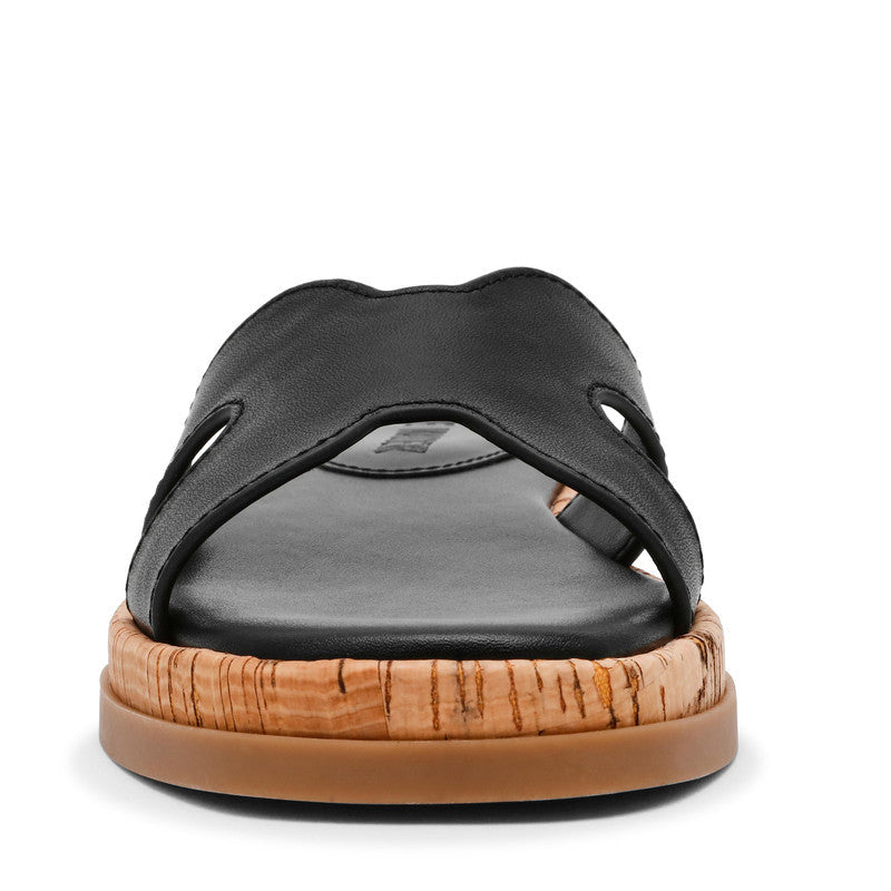 Steve Madden Benchmark women's black leather flat sandals, sole view